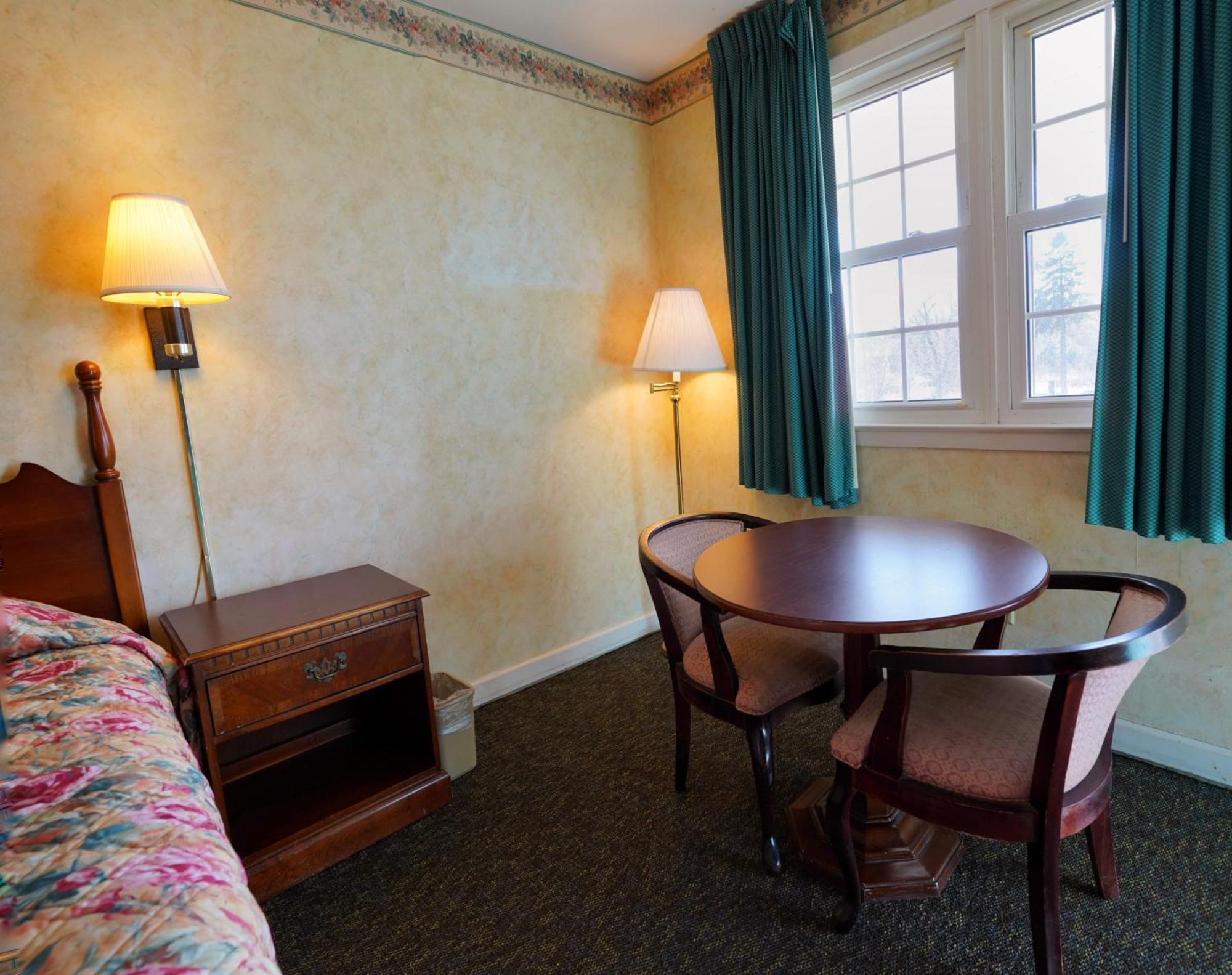 Pilgrim Inn Lee Bagian luar foto