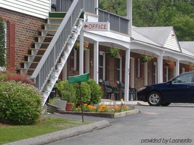 Pilgrim Inn Lee Bagian luar foto
