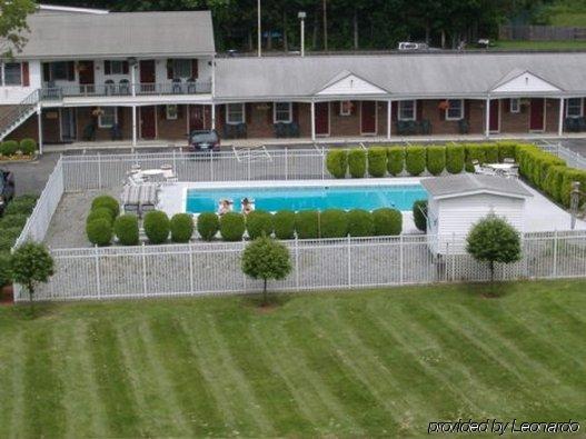 Pilgrim Inn Lee Bagian luar foto